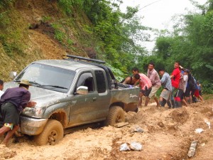 Then they got the students to pull a rope on back of the truck and others to push on the front of the truck, only for the rope to break. Then they tried again and succeeded.